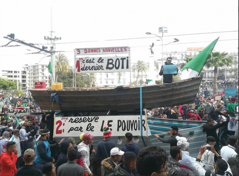 Proteste de amploare în capitala Algeriei. Manifestanții cer demisia lui Abdelaziz Bouteflika