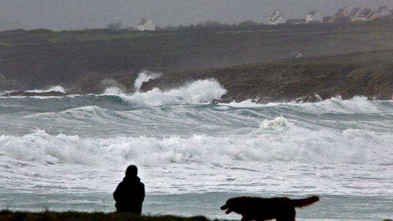 Furtuna Eleanor a făcut prăpăd pe coasta vestică a Irlandei – VIDEO