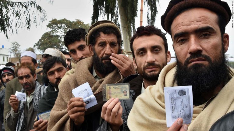 Un sfert de milion de oameni au fugit din calea luptelor din Afganistan