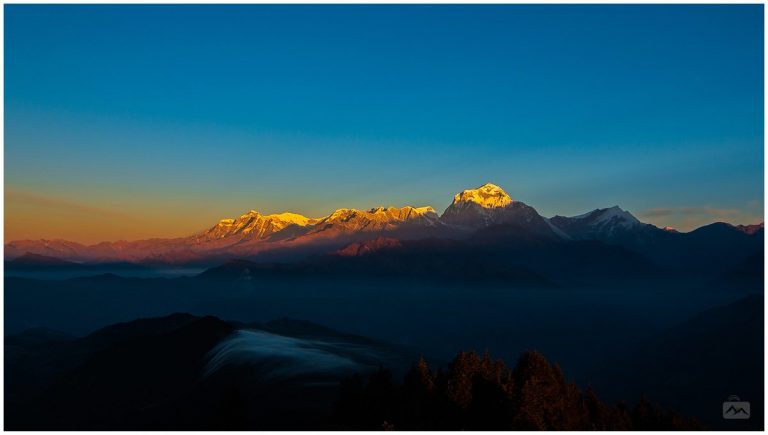 Un elicopter cu şapte persoane la bord s-a prăbuşit într-o zonă montană din centrul Nepalului
