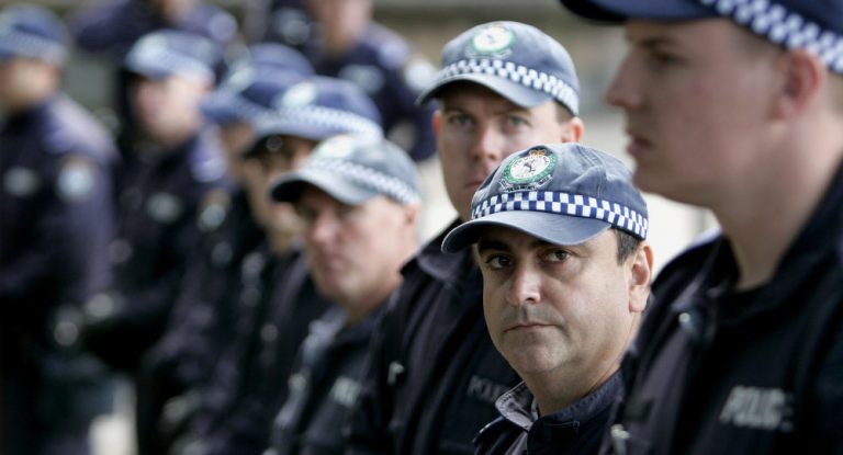Canberra anunţă arestarea a peste 600 de traficanţi de persoane