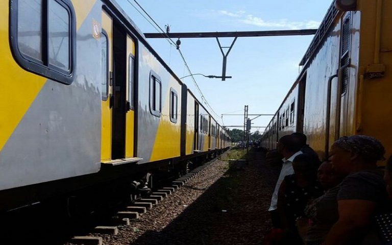 Două trenuri de pasageri s-au ciocnit în Africa de Sud. Peste 200 de oameni sunt răniţi – VIDEO