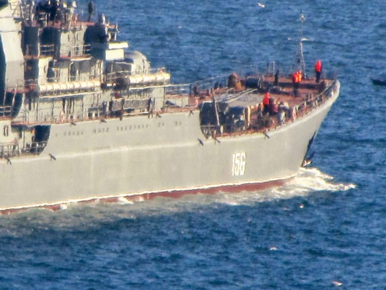 O navă de război rusească s-a ciocnit cu un vas cargou în Marea Egee