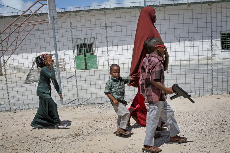 Islamiştii somalezi iau copiii cu forţa pentru a-i îndoctrina