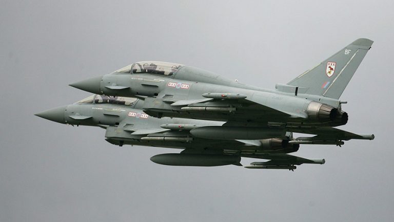 Marea Britanie interceptează avioane ruseşti în apropierea spaţiului aerian al NATO