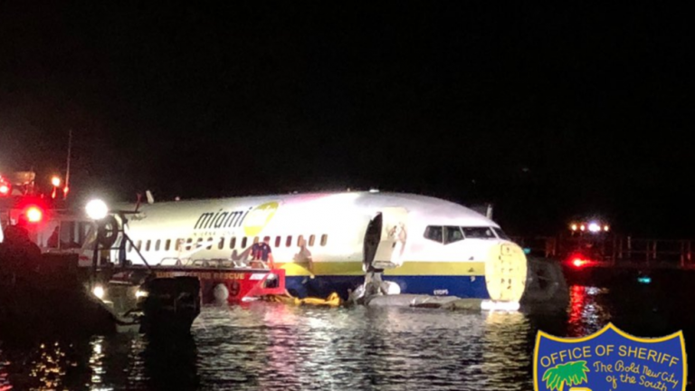 Anchetatorii americani au descoperit ‘BUBA’ avionului de pasageri care a plonjat în râu