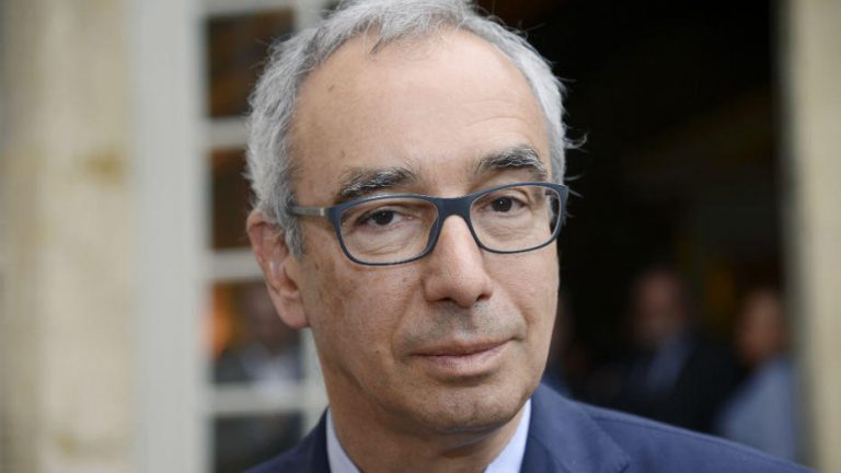 Un intelectual francez, apropiat al lui Macron, critică dur politica Parisului privind migraţia