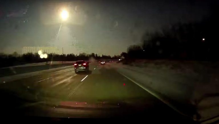 Un meteorit a căzut lângă Detroit şi a provocat un cutremur – VIDEO
