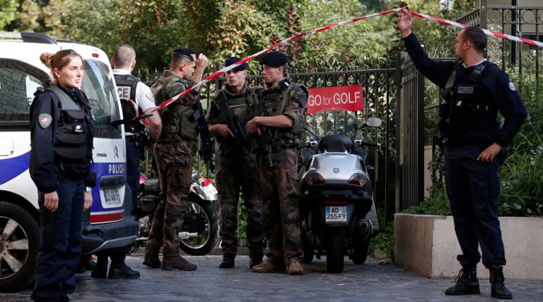 Guvernul francez avertizează împotriva ‘elucubraţiilor de pe reţele de socializare’ după atacul de la Paris