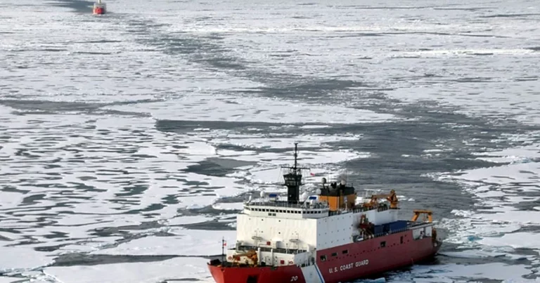 Oceanul Arctic ar putea rămâne în curând fără gheaţă la începutul unei toamne, avertizează cercetătorii