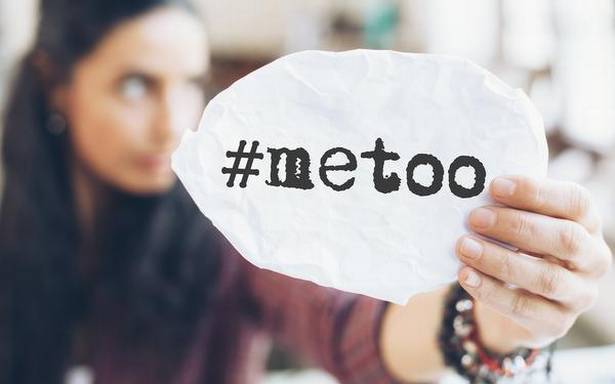 Campania #MeToo i-a făcut pe tot mai mulţi americani să apeleze la serviciile de asistenţă pe problematica hărţuirii sexuale