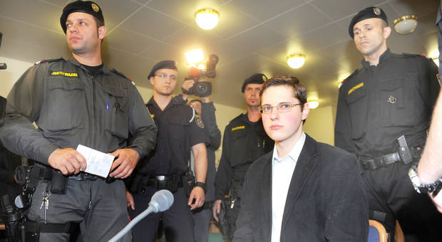 Individul care i-a vândut arma atacatorului din Munchen, condamnat la ani grei de închisoare