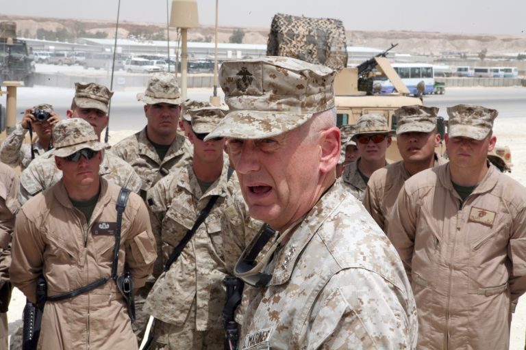 Şeful Pentagonului, vizită FULGER în Irak