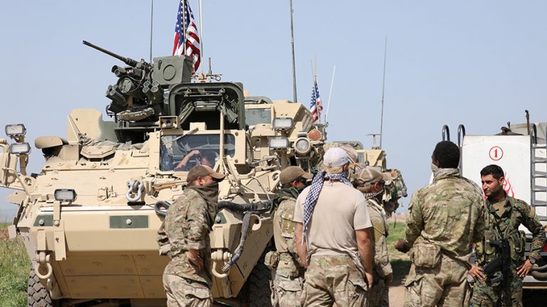 Turcia avertizează că soldaţii americani prezenţi în sector riscă să devină ţinte dacă poartă “uniforma teroristă”