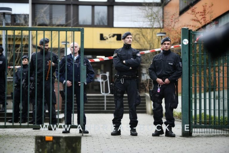 Germania: Zeci de persoane au fost evacuate după ce în casa unui bărbat decedat a  fost găsită o adevărată ‘colecţie’ de arme şi explozivi