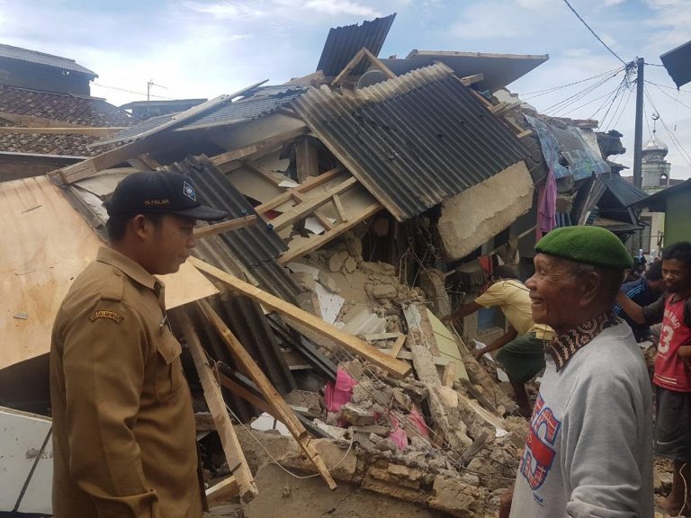 Un seism de 6,4 grade a lovit insula Lombok din Indonezia: Cel puţin 10 oameni au murit