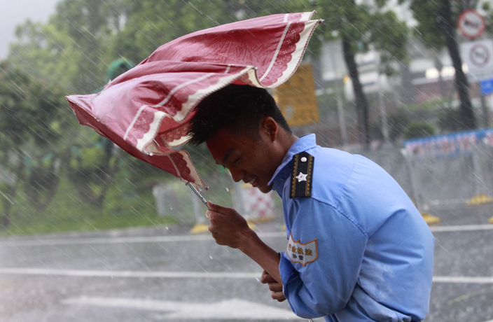 4000 de chinezi EVACUAŢI din calea taifunului Hato