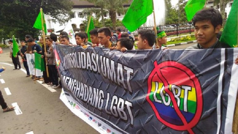 90% dintre indonezienii se simt AMENINŢAŢI de comunitatea LGBT – sondaj