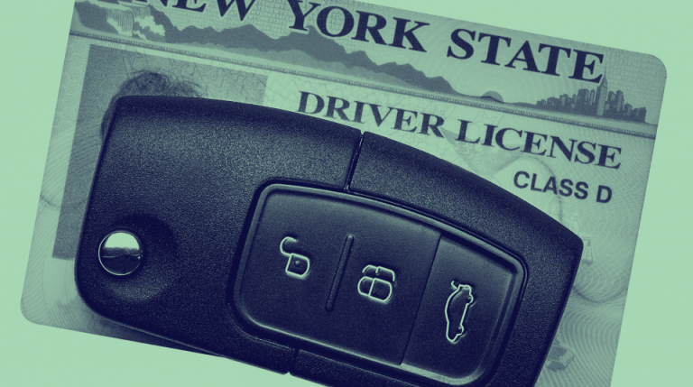În ciuda lui Trump: Imigranţii ilegali din New York vor putea aplica pentru permisul auto