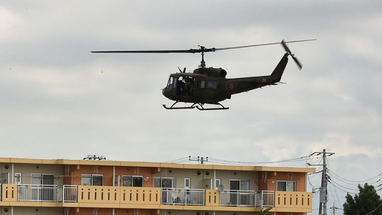 Un elicopter militar S-A PRĂBUŞIT într-o zonă rezidenţială din Japonia