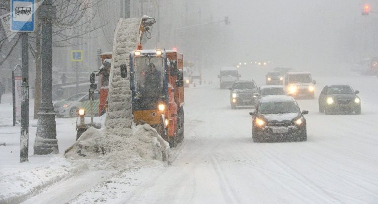 Moscova este paralizată de cea mai mare furtună de zăpadă din istorie. Armata iese pe străzile oraşului – FOTO, VIDEO