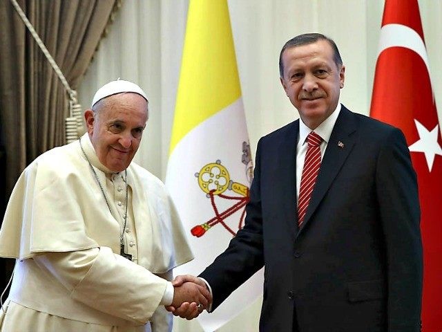 Un sultan primit de Papă. Erdogan a ajuns la Vatican unde a avut discuţii cu Papa Francisc