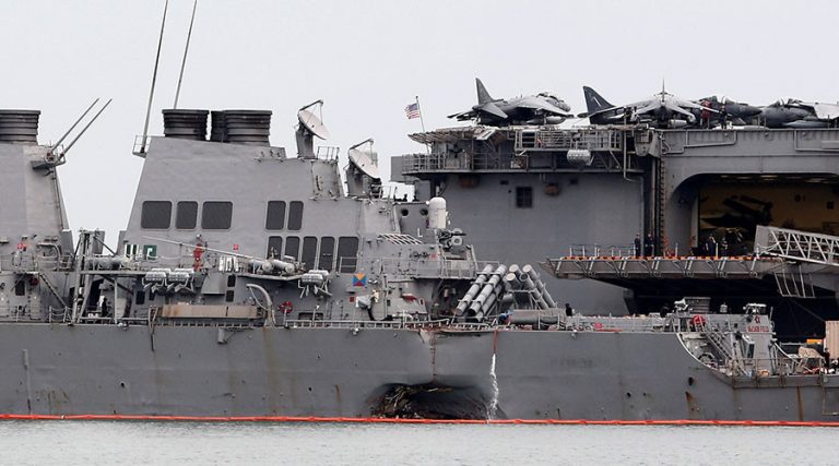 Marinarii dispăruţi au fost găsiţi MORŢI într-un compartiment inundat al distrugătorului USS John S. McCain