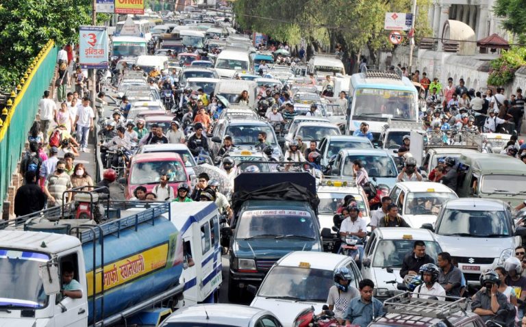 Nepalul interzice circulaţia rablelor pe drumurile publice