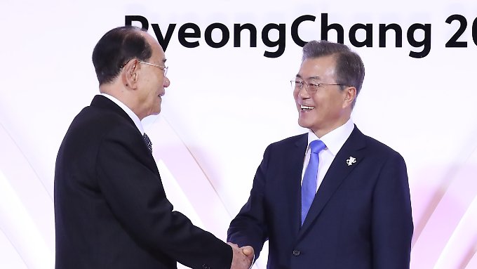 Liderii celor două Corei şi-au strâns mâna înaintea ceremoniei de deschidere a Jocurilor Olimpice