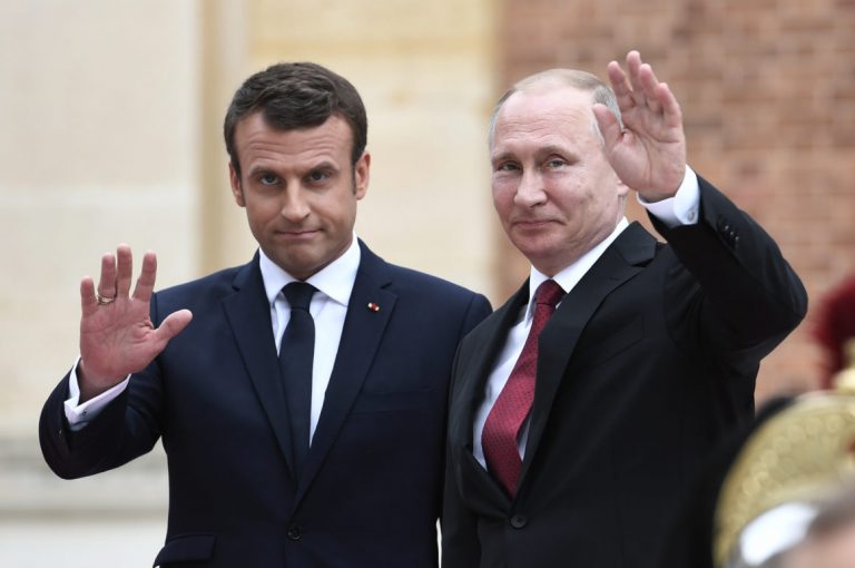 VIDEO – Întrevedere Macron-Putin: Multiple gesturi de bunăvoinţă, exceptând Siria şi drepturile omului