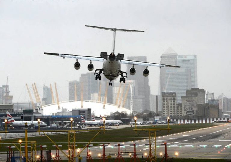 Perturbare serioasă a transportului aerian în Europa după interzicerea zborurilor din Marea Britanie