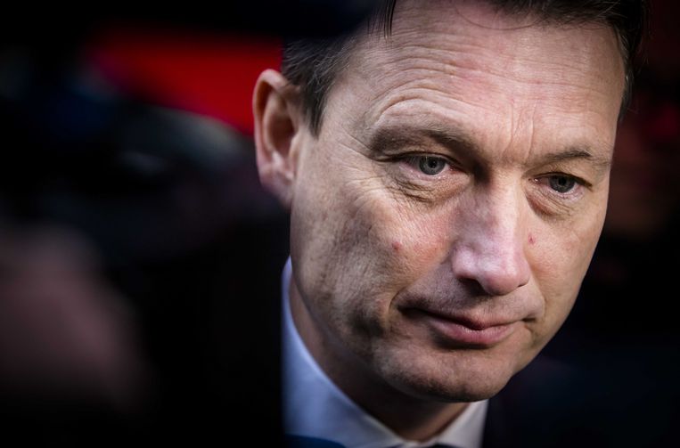 Ministrul de externe olandez Halbe Zijlstra a demisionat