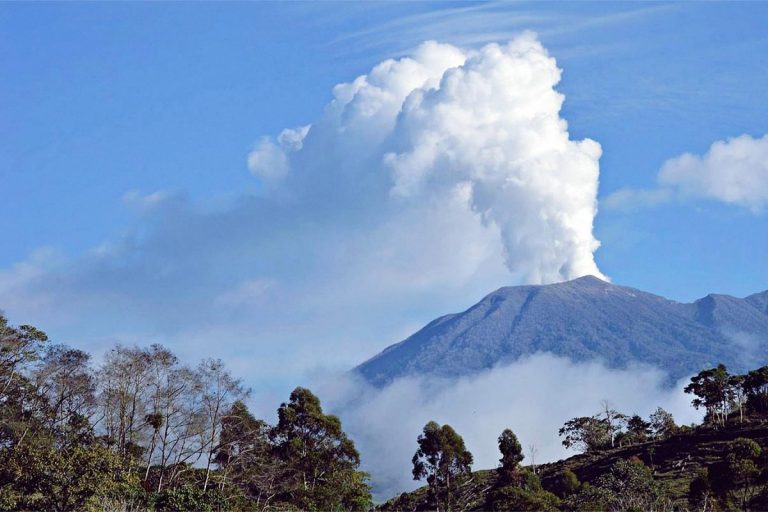 Erupţie spectaculoasă a unui vulcan din Costa Rica