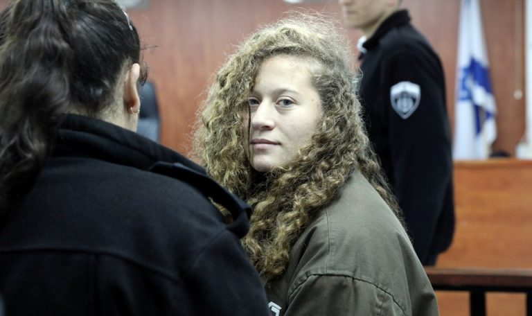 Cisiordania. A început procesul unei adolescente palestiniene, considerată un simbol al protestului faţă de ocupaţia israeliană