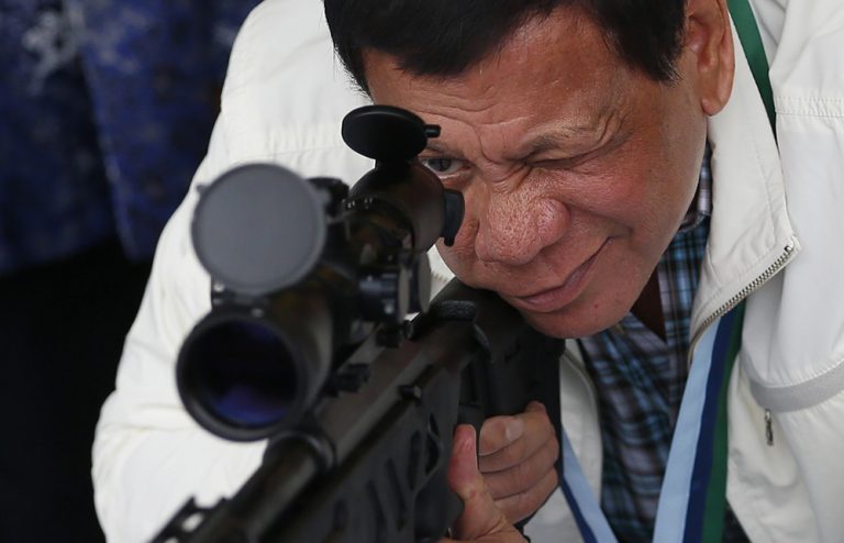 Rodrigo Duterte anunță că Filipine NU mai cumpără arme americane