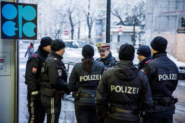 Doi austrieci intenţionau să ucidă cât mai mulţi poliţişti într-un atac jihadist