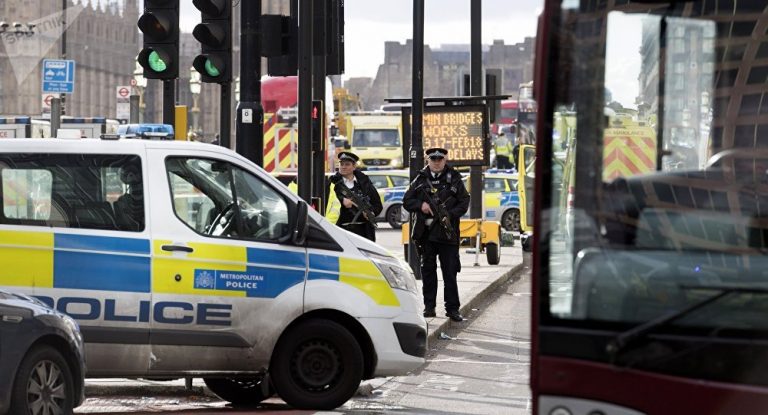 Poliţia antiteroristă britanică anchetează atacul cu bombe incediare împotriva unui centru de primire a migranţilor la Dover