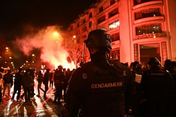Zeci de persoane au fost reţinute în Franţa după o nouă zi de proteste faţă de reforma pensiilor