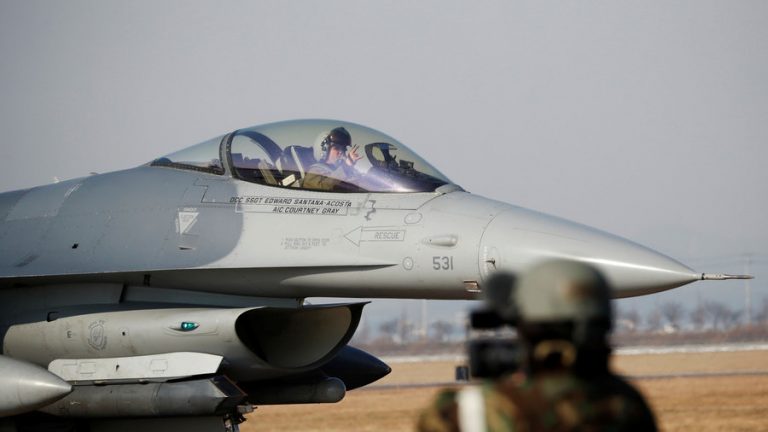 Bulgaria va negocia cu SUA cumpărarea a opt avioane de luptă F-16