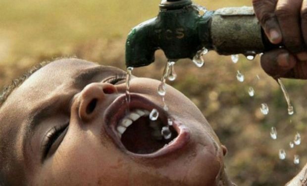 O treime din şcolile din lume NU au apă potabilă
