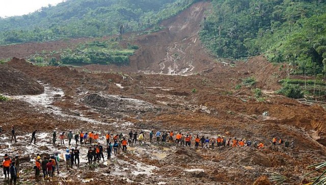 Cel puţin şapte oameni au murit îngropaţi de vii pe o orezărie din Indonezia