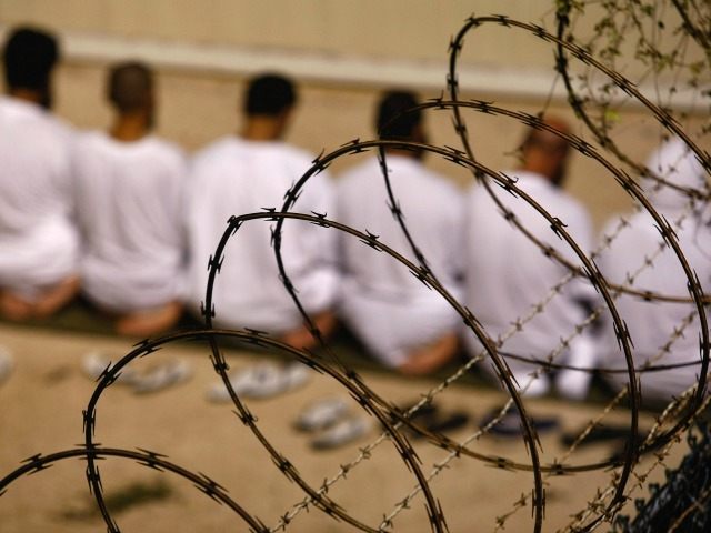Aproximativ 1.400 de deţinuţi palestinieni aflaţi în închisori israeliene au început o grevă a foamei în masă
