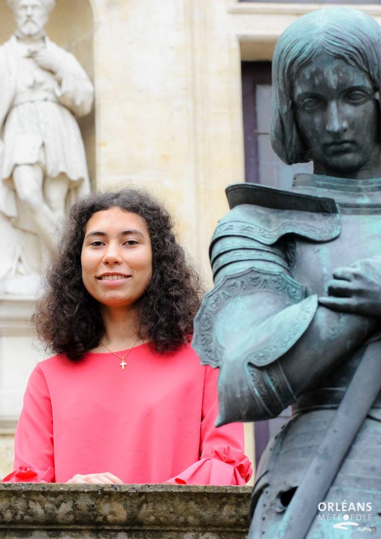 Interpretarea Ioanei d’Arc de către o tânără metisă a provocat o avalanşă de postări rasiste pe Twitter