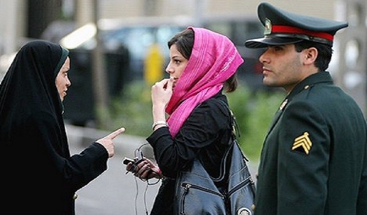 Iran. Femeile fără HIJAB vor fi pedepsite mai aspru