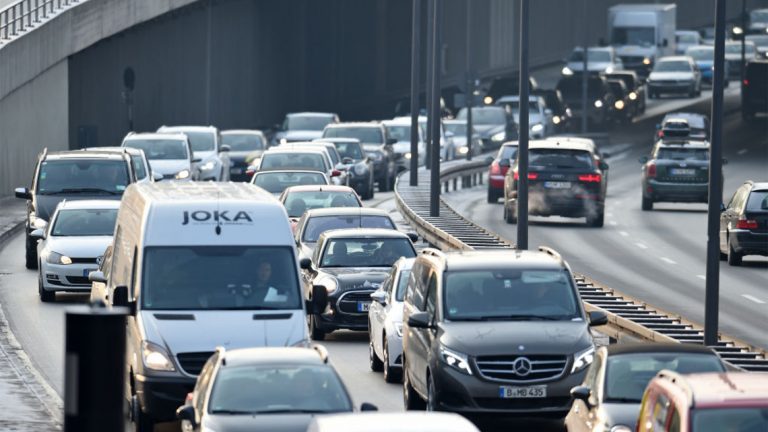 Maşinile diesel, interzise pe o autostradă din Germania
