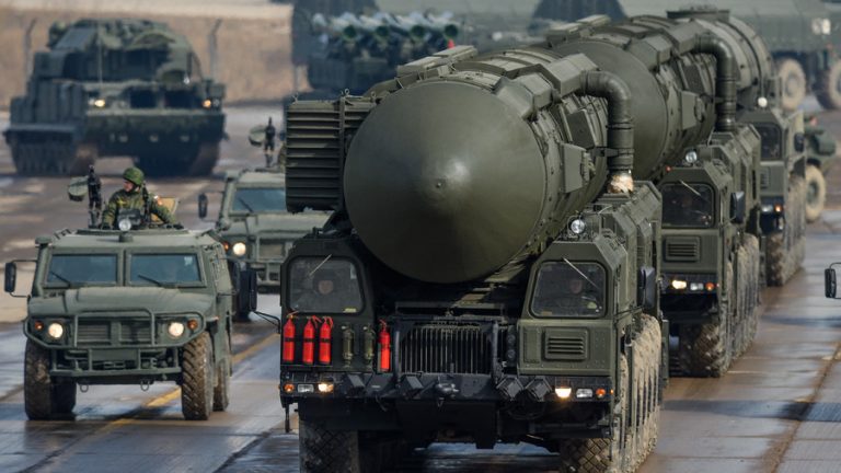 Câte arme nucleare are Rusia și cine mai poate declanșa apocalipsa cu care amenință Putin