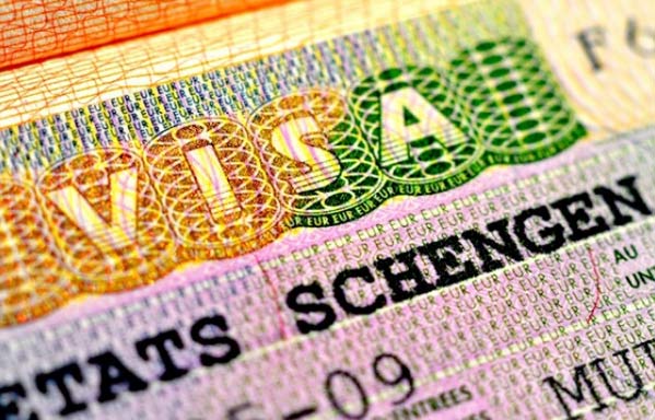 România începe să elibereze vize Schengen pentru cetăţenii ruși