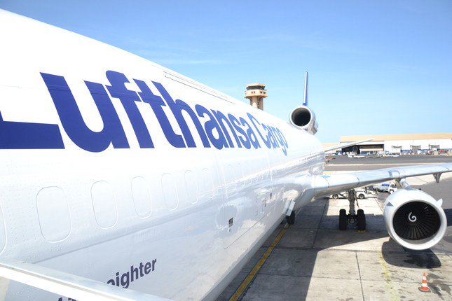 Un avion al companiei Lufthansa a aterizat de urgență din cauza unui miros suspect
