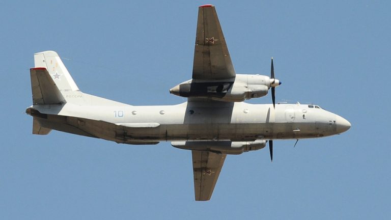 Un avion militar de transport rusesc s-a păbuşit în Siria. Toţi cei 32 de oameni de la bord sunt morţi – FOTO