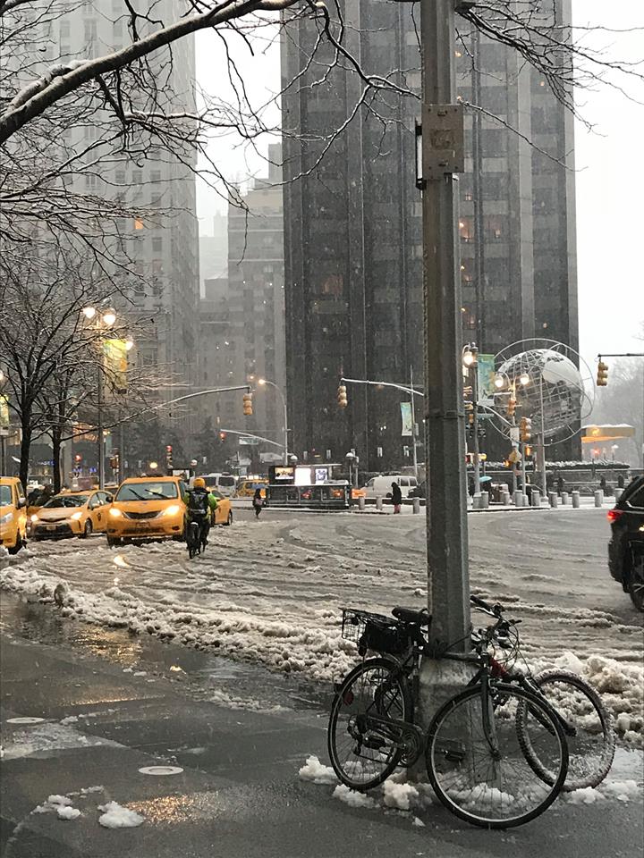 Primăvara a sosit la New York cu o mare furtună de zăpadă. Autorităţile au declarat stare de urgenţă